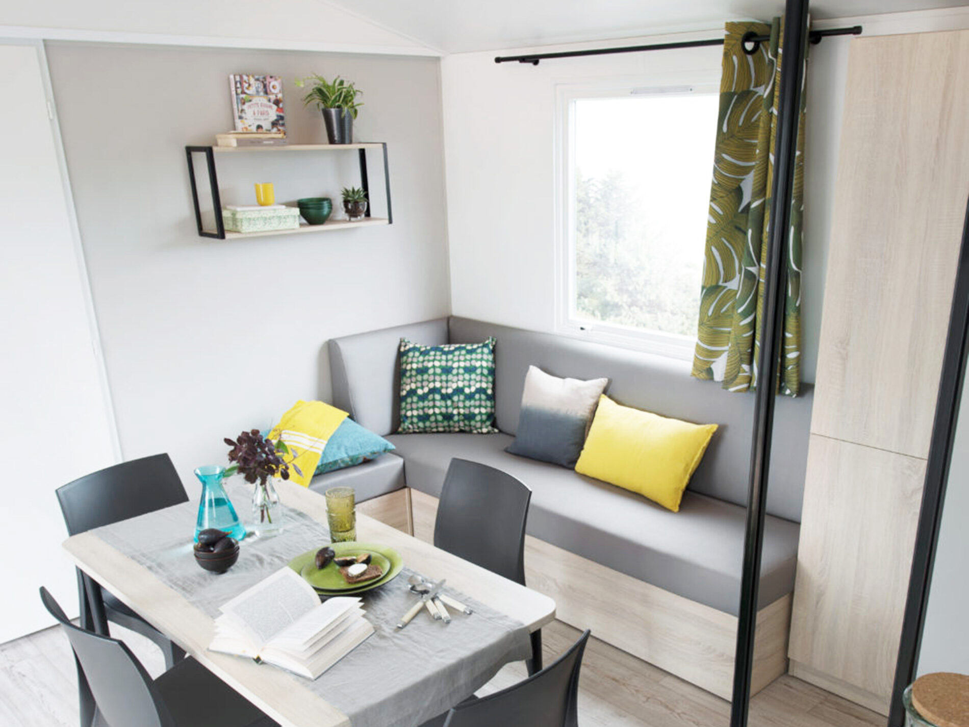 Der Loungebereich mit Eckbank