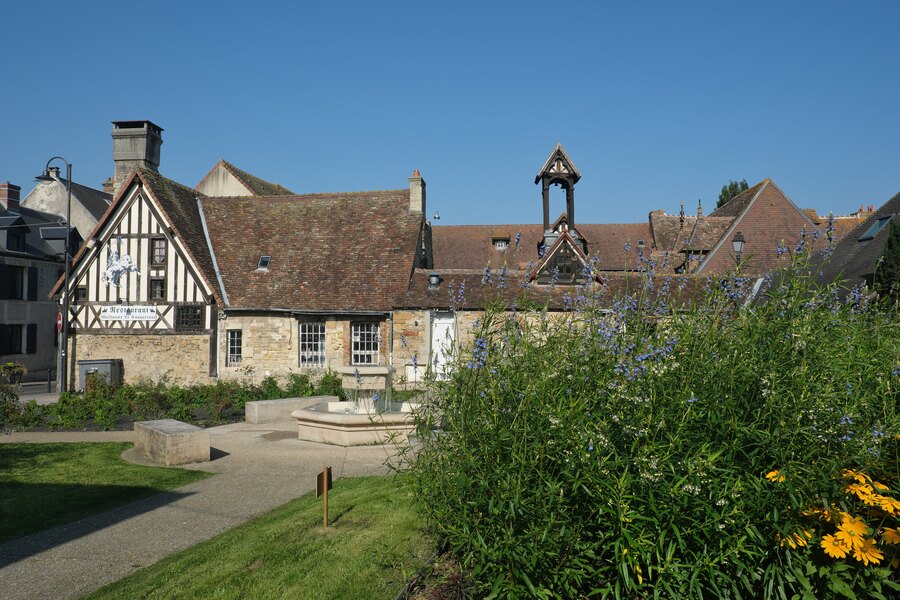 Le Village d’Art Guillaume le Conquérant et ses bâtiments à colombages, à Dives-sur-Mer