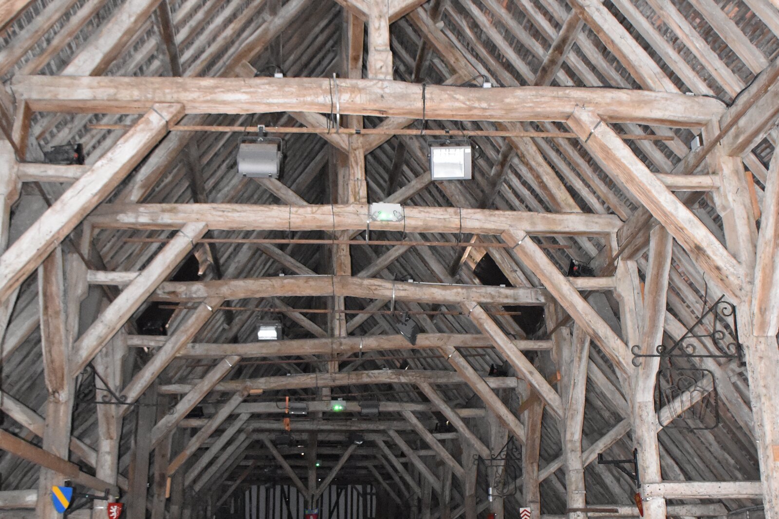 La charpente de chêne des halles médiévales de Dives-sur-Mer