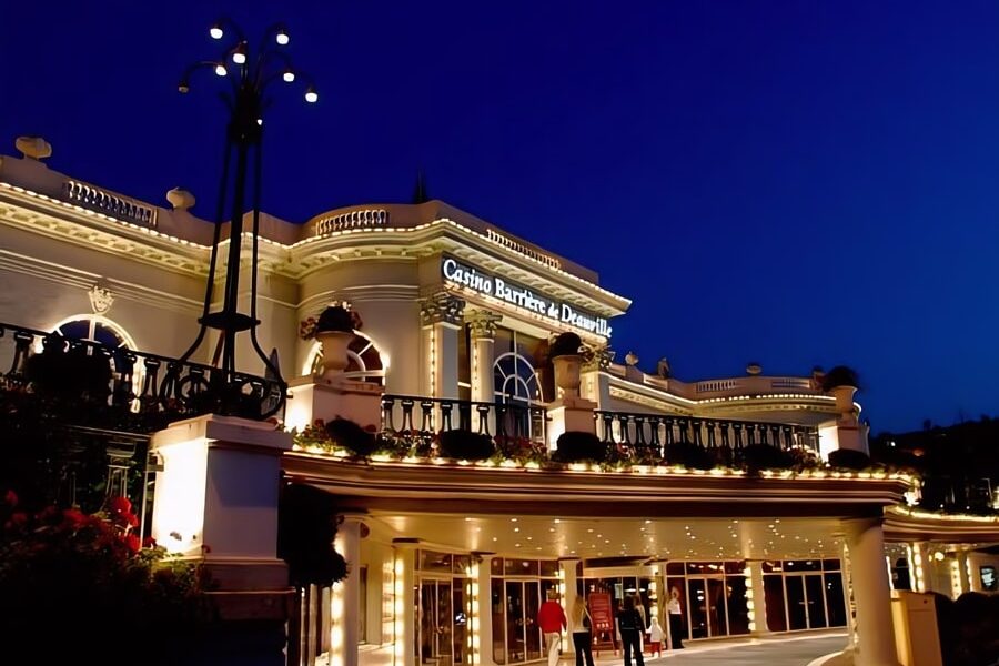Le casino de Deauville illuminé
