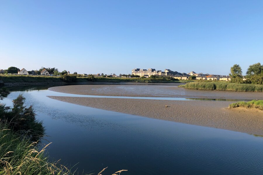 Le chenal de la Seulles et les parcs à huîtres de Courseulles
