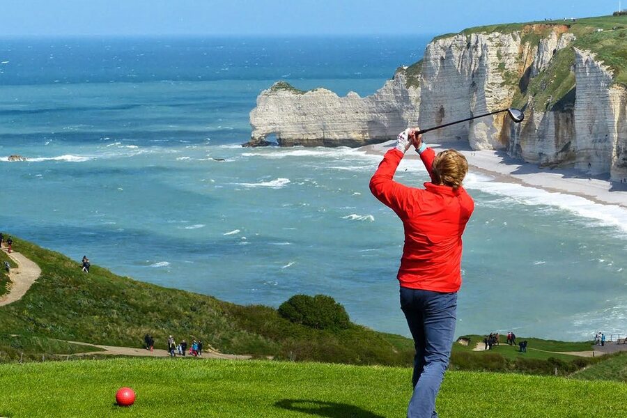 Le golf d’Étretat, perché au-dessus de la mer
