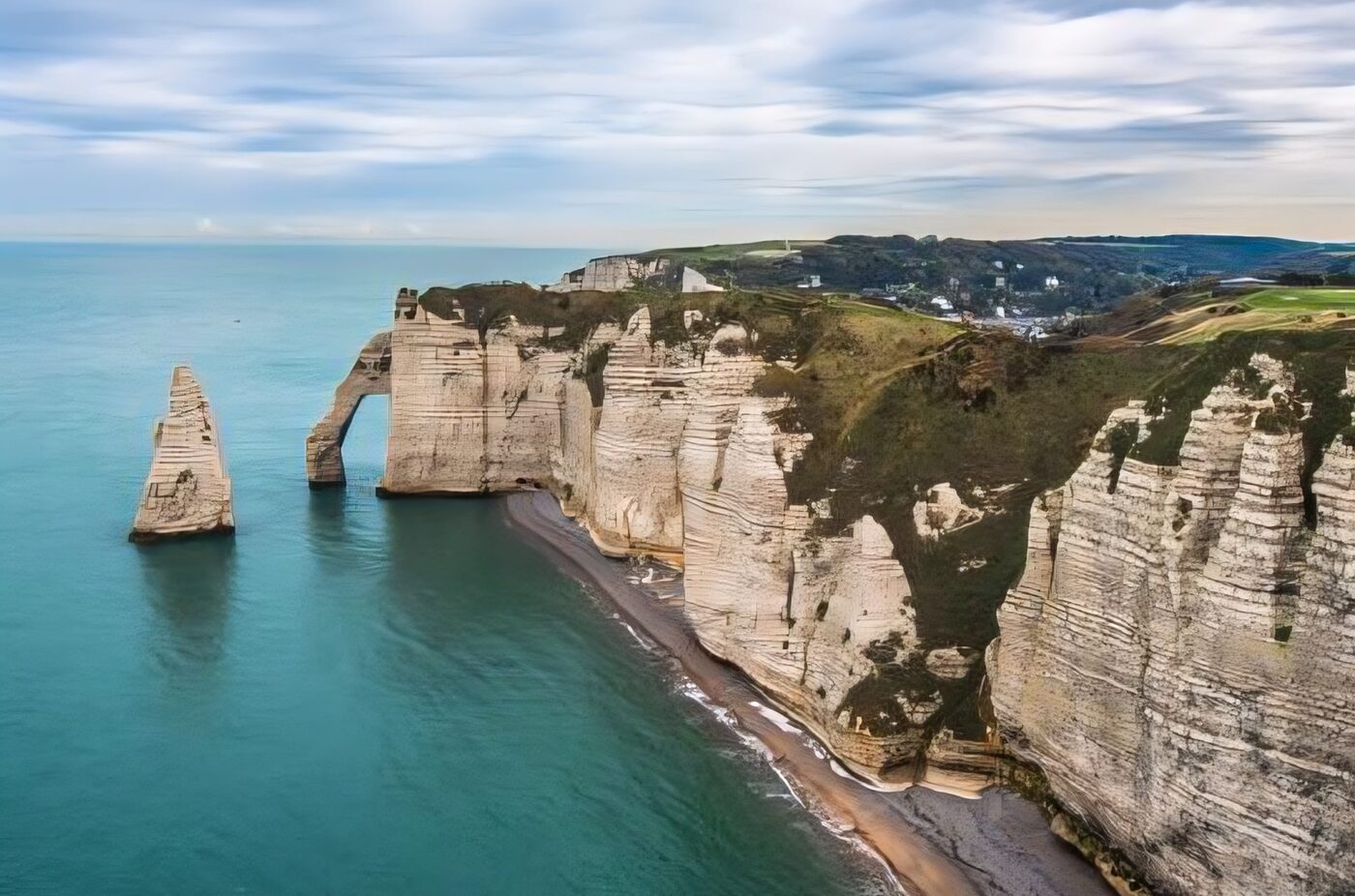Les falaises d’Étretat et l’Aiguille sur la Côte d’Albâtre