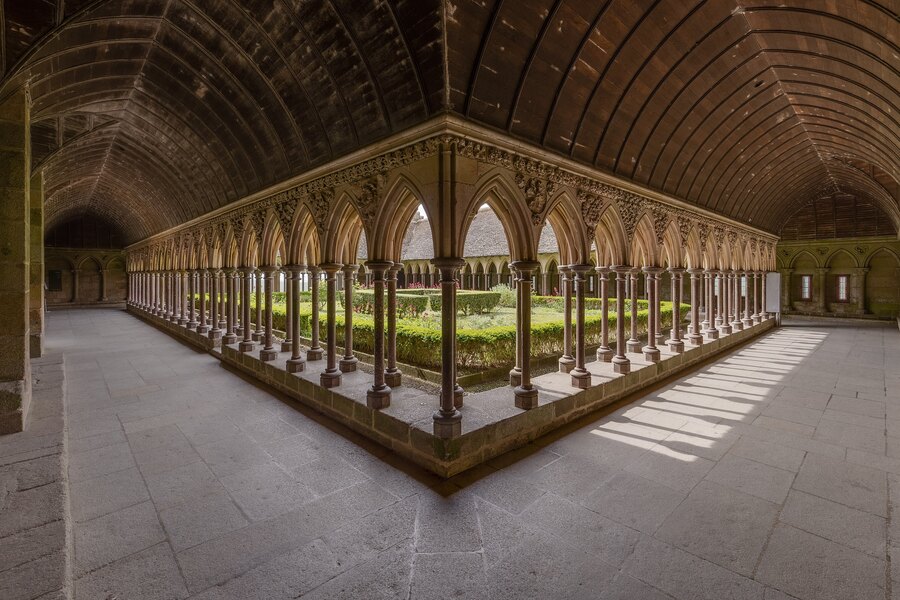 The cloister of the Merveille with its staggered colonnettes, Mont-Saint-Michel