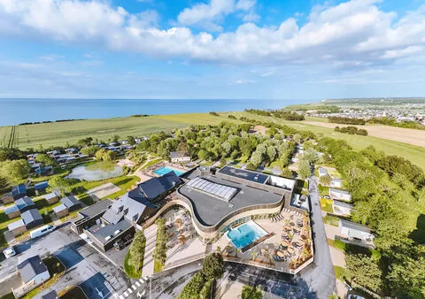 Le camping Portland vu du ciel, face à la Manche